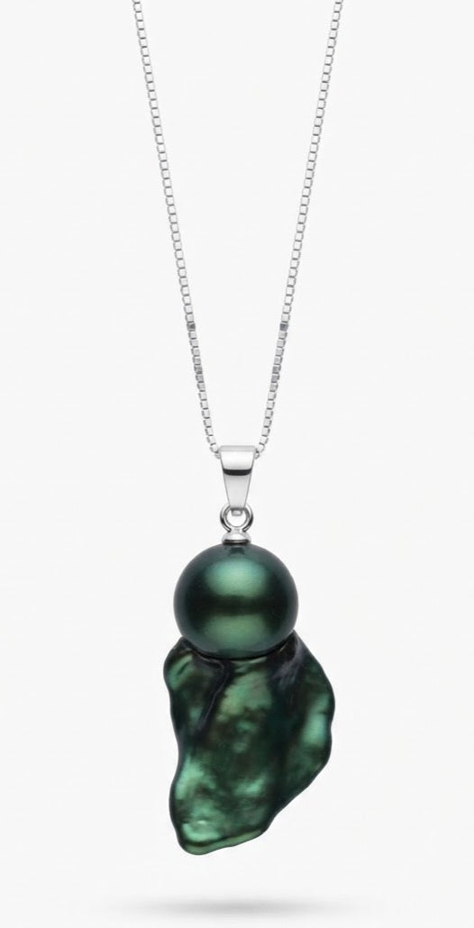 Emerald Green and Black Baroque Necklace